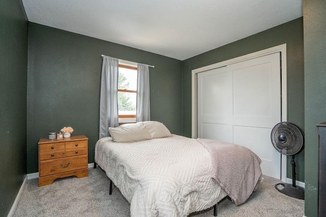 305 E 20th St S, Newton, IA 50208 - bedroom featuring light colored carpet and a closet