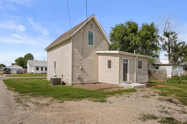 707 Bromley St, Marshalltown, IA 50158 - back of house