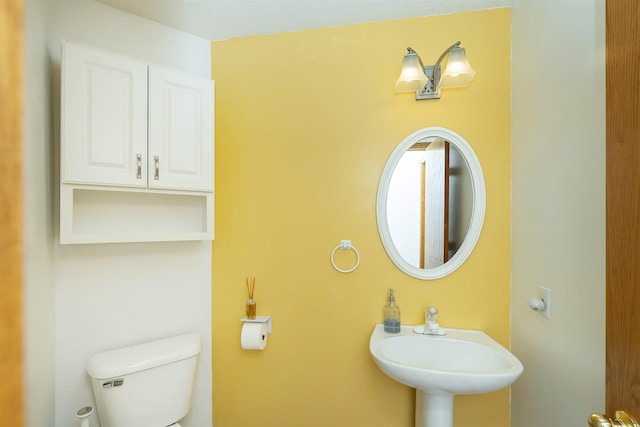 1560 Castlegar Ct, Pleasant Hill, IA 50327 - half bathroom with toilet and a sink