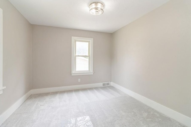 8 E Wall Ave, Des Moines, IA 50315 - unfurnished room with light carpet