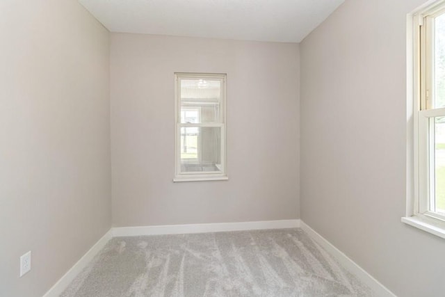 8 E Wall Ave, Des Moines, IA 50315 - carpeted empty room with baseboards