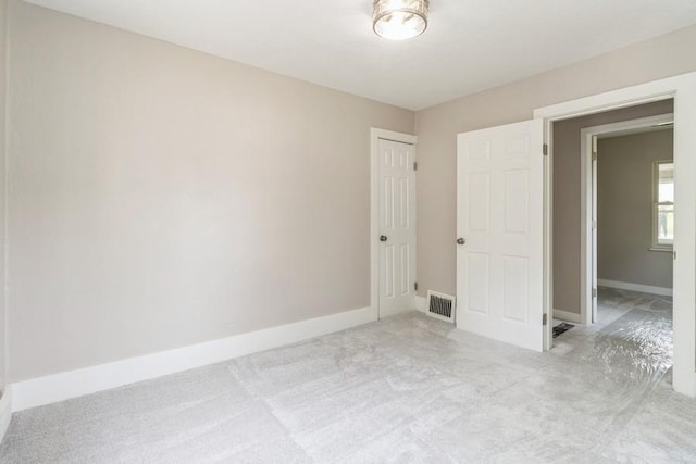 8 E Wall Ave, Des Moines, IA 50315 - spare room featuring baseboards and light carpet
