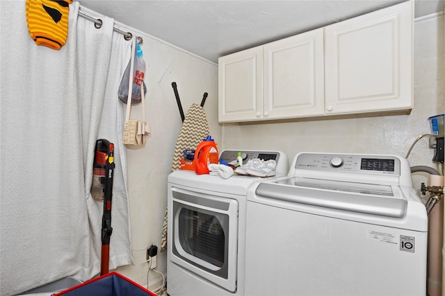 1054 14th St, Des Moines, IA 50314 - laundry room with washer and dryer and cabinet space