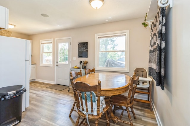 311 W 15th St N, Newton, IA 50208 - dining area with baseboards and light wood-type flooring