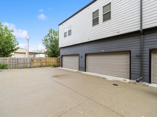 316 SW 6th St Unit 106, Des Moines, IA 50309 - garage with concrete driveway