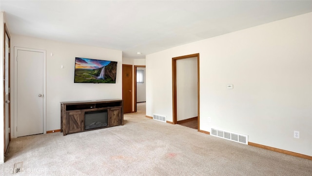 808 E 8th St S, Newton, IA 50208 - unfurnished living room featuring light carpet