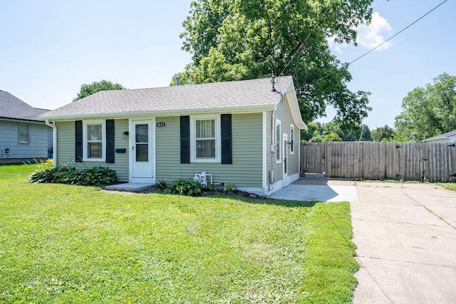 1421 N 4th Ave E, Newton, IA 50208 - view of front facade with concrete driveway