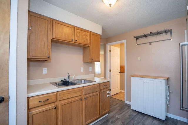 1421 N 4th Ave E, Newton, IA 50208 - kitchen with dark wood finished floors, light countertops, and a textured ceiling
