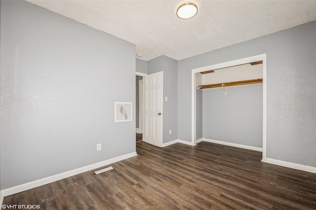 925 Laurel St, Des Moines, IA 50314 - unfurnished bedroom with wood finished floors and a closet