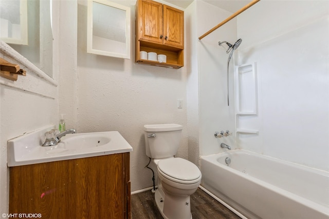 925 Laurel St, Des Moines, IA 50314 - full bathroom featuring wood finished floors, shower / washtub combination, and vanity