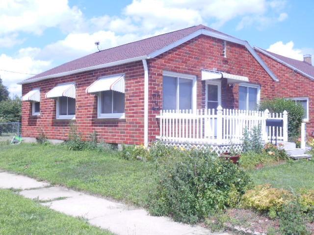 702 Woodbury St, Marshalltown, IA 50158 - view of front of house featuring brick siding