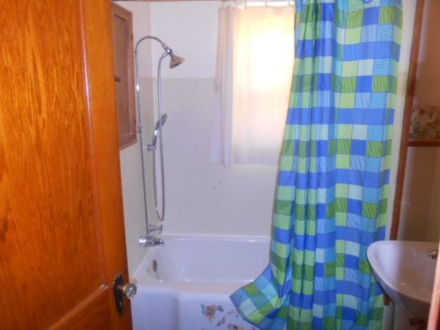 702 Woodbury St, Marshalltown, IA 50158 - bathroom with shower / bath combo and a sink