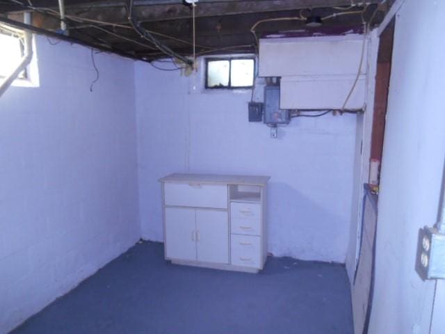 702 Woodbury St, Marshalltown, IA 50158 - basement featuring electric panel