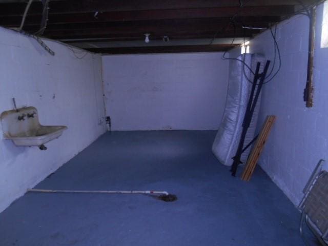 702 Woodbury St, Marshalltown, IA 50158 - view of unfinished basement