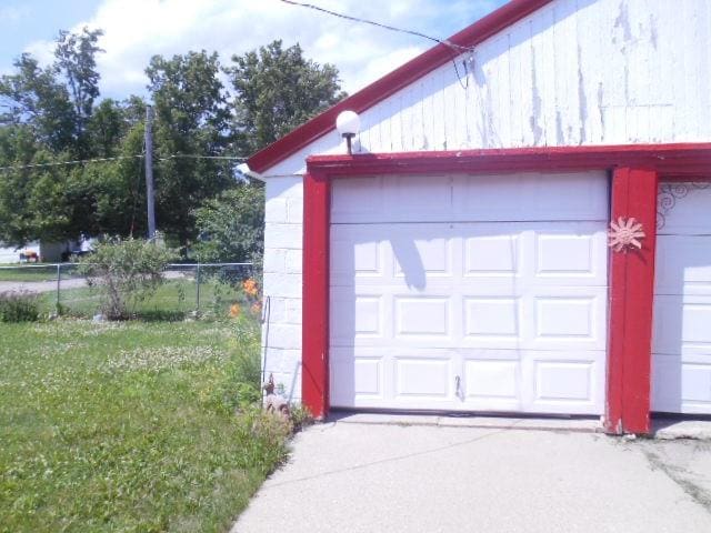 702 Woodbury St, Marshalltown, IA 50158 - view of garage