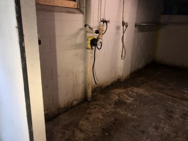 920 Amos Ave, Des Moines, IA 50315 - view of unfinished basement