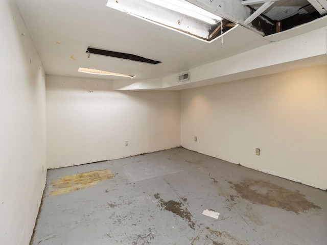 700 W Boston Ave, Indianola, IA 50125 - view of garage