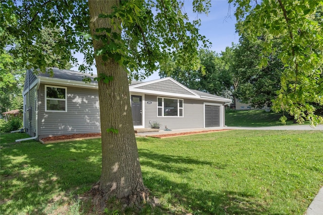 8066 Pilmer Dr, Des Moines, IA 50320 - ranch-style home with a garage, a front lawn, and driveway