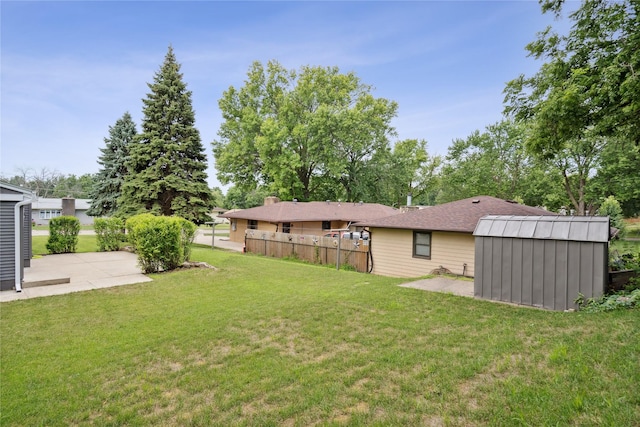 8066 Pilmer Dr, Des Moines, IA 50320 - view of yard featuring a storage shed