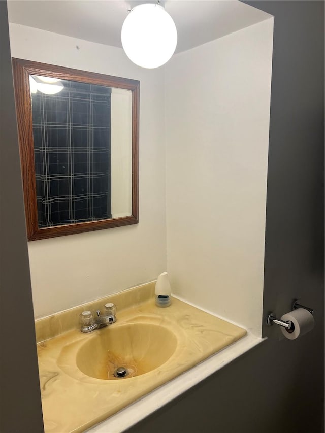 3618 Dubuque Ave, Des Moines, IA 50317 - bathroom with vanity