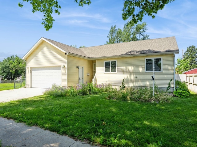 815 W 6th St S, Newton, IA 50208 - ranch-style home featuring an attached garage and driveway