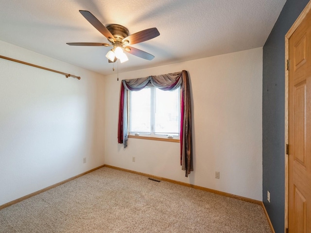 815 W 6th St S, Newton, IA 50208 - unfurnished room featuring light carpet, a ceiling fan, and a textured ceiling