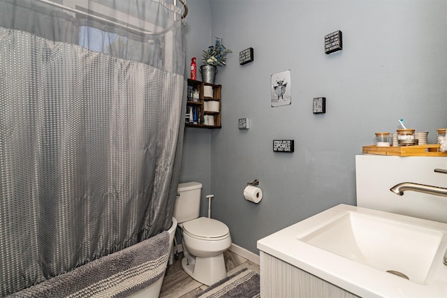 1718 Otley Ave, Perry, IA 50220 - full bath featuring a shower with curtain and vanity