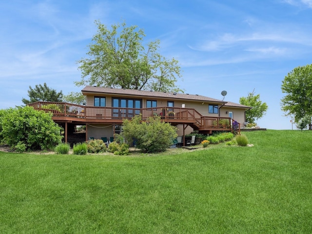 1246 N 75th Ave W, Newton, IA 50208 - back of house featuring a wooden deck and a yard