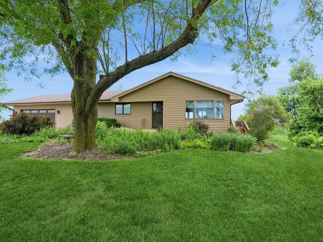 1246 N 75th Ave W, Newton, IA 50208 - back of house featuring a yard