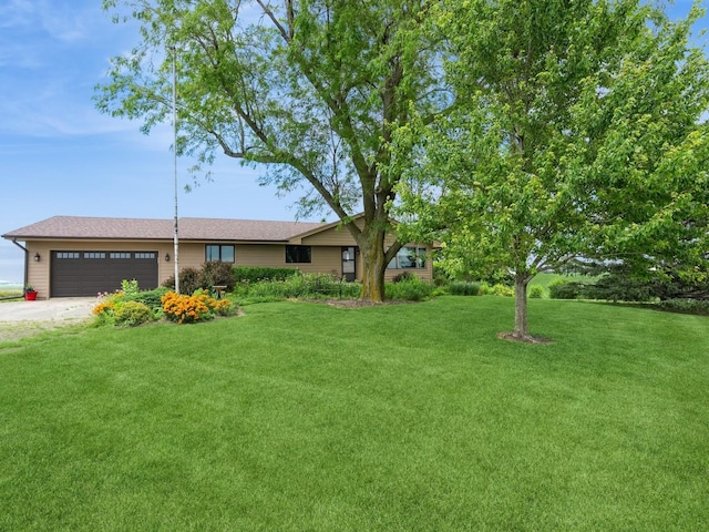 1246 N 75th Ave W, Newton, IA 50208 - ranch-style house with driveway, an attached garage, and a front yard