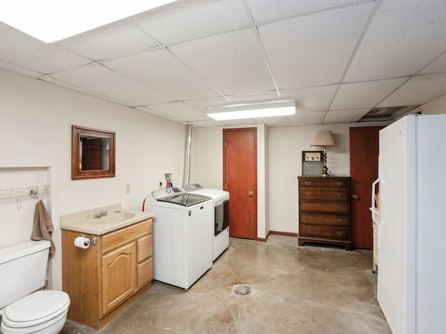 1246 N 75th Ave W, Newton, IA 50208 - laundry area with washing machine and clothes dryer