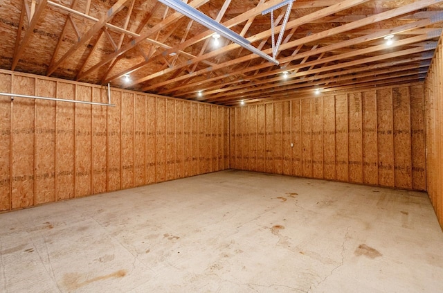 401 NW 50th Pl, Des Moines, IA 50313 - view of garage