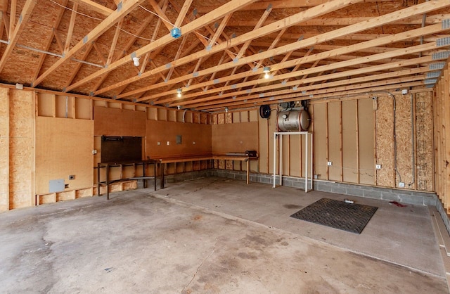 401 NW 50th Pl, Des Moines, IA 50313 - view of garage