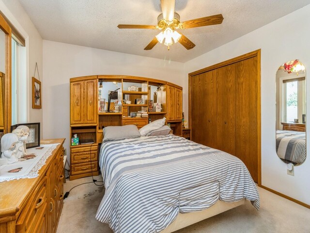 1907 Thornton Ct, Des Moines, IA 50320 - bedroom with light colored carpet, arched walkways, a closet, and a textured ceiling
