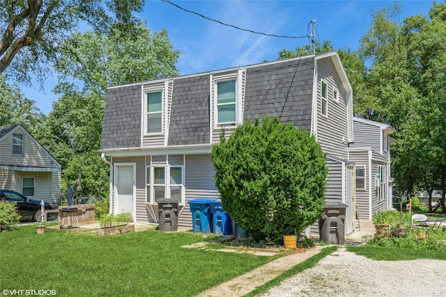 4131 55th St, Des Moines, IA 50310 - view of front facade with roof with shingles and a front yard