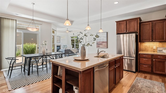 2811 SW Westview Ln, Ankeny, IA 50023 - kitchen with stainless steel appliances, light wood-type flooring, a ceiling fan, plenty of natural light, and recessed lighting