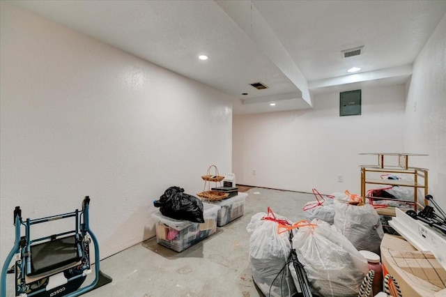 2721 E 16th St, Des Moines, IA 50316 - finished basement featuring recessed lighting and a textured wall