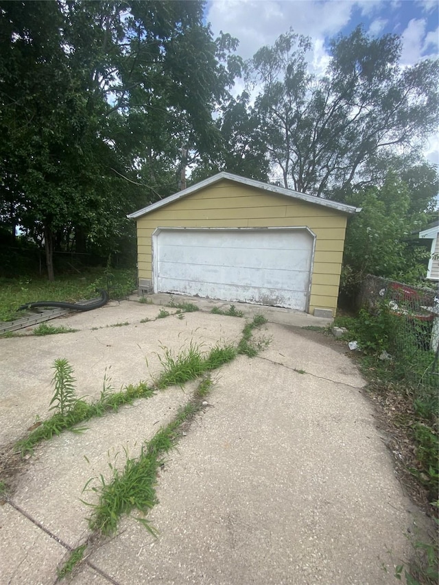 1159 18th St, Des Moines, IA 50314 - view of detached garage