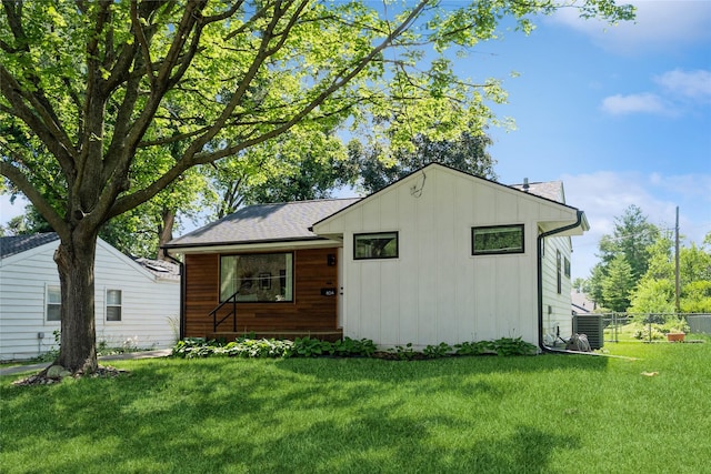 804 24th St, West Des Moines, IA 50265 - view of front of property featuring board and batten siding and a shingled roof