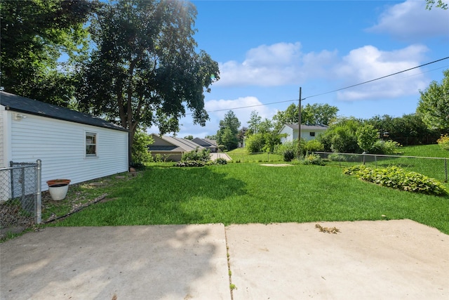 804 24th St, West Des Moines, IA 50265 - view of yard featuring a patio