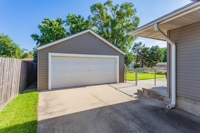 1022 Trisha Ave, Des Moines, IA 50313 - view of detached garage
