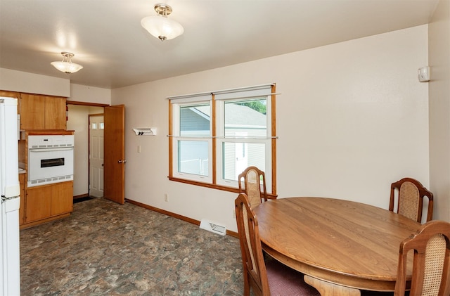 1022 Trisha Ave, Des Moines, IA 50313 - dining space featuring stone finish floors and baseboards