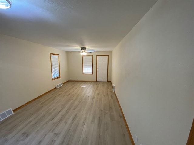 2615 59th St, Des Moines, IA 50322 - unfurnished room featuring light wood finished floors and ceiling fan