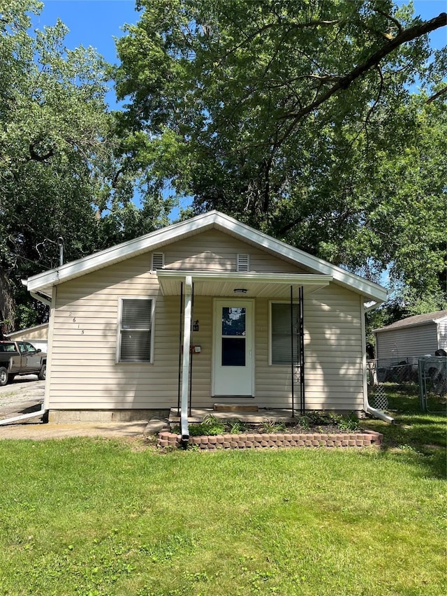 2615 59th St, Des Moines, IA 50322 - bungalow-style house with covered porch
