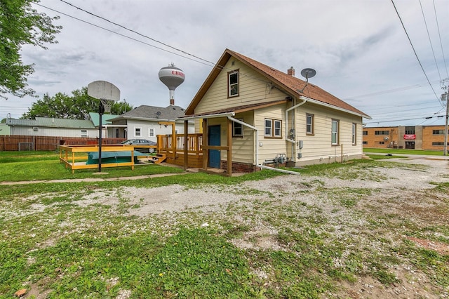 1442 Lucas Ave, Chariton, IA 50049 - back of property featuring a wooden deck