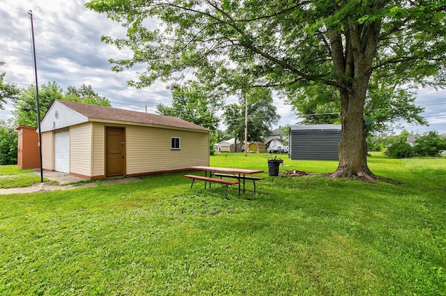 1442 Lucas Ave, Chariton, IA 50049 - view of grassy yard with a detached garage and an outbuilding