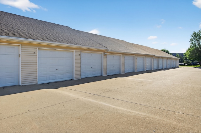 10320 Norfolk Dr Unit 7, Johnston, IA 50131 - view of garage