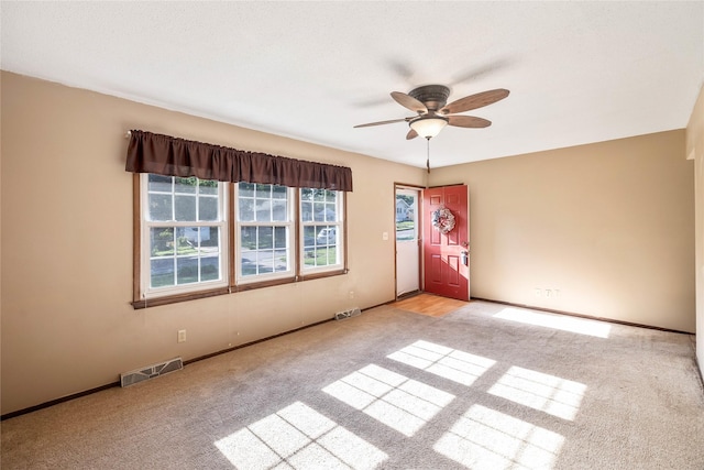 3520 E 32nd St, Des Moines, IA 50317 - unfurnished room featuring light colored carpet and a ceiling fan