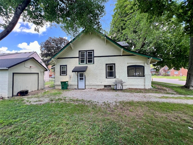 400 W Salem Ave, Indianola, IA 50125 - back of house with an outdoor structure, a garage, and a lawn