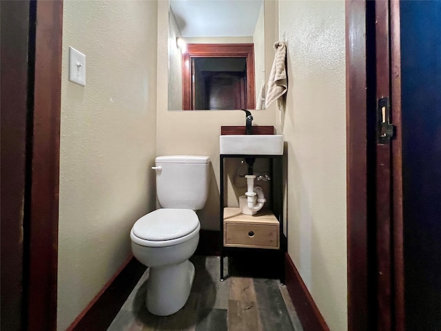 400 W Salem Ave, Indianola, IA 50125 - half bath featuring wood finished floors and a textured wall